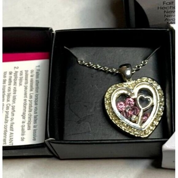 Hearts A Flutter Necklace New in Box Valentine's Day Vintage 2017 - Picture 1 of 2